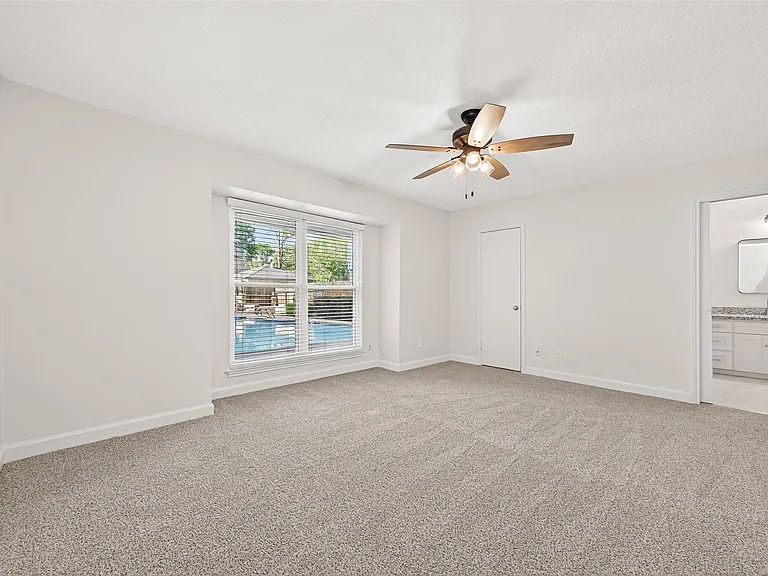 10602 Longmont Dr — Photo 28