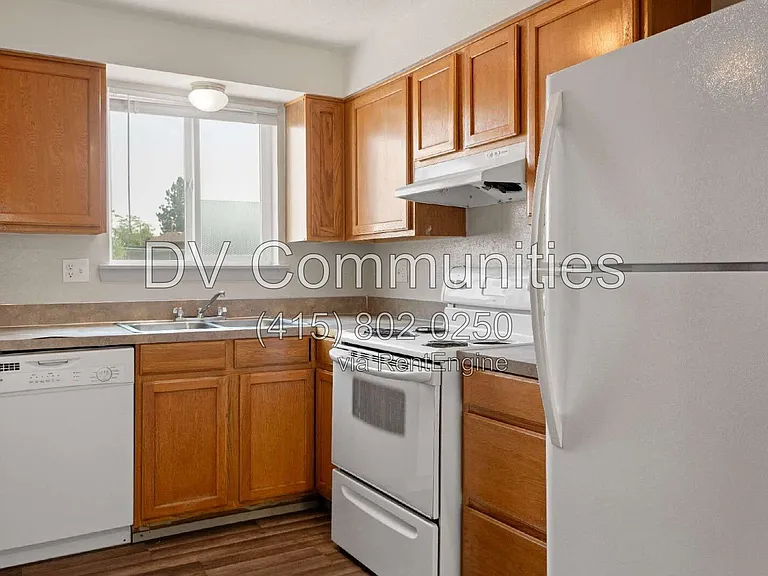 389 NE 10th St #22 — Photo 5
