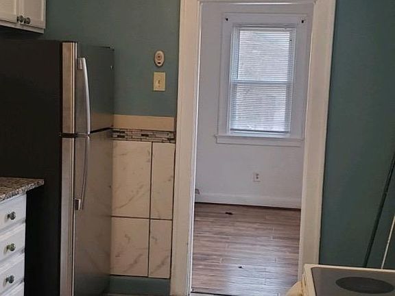3rd image of 2847 Marshall Ave