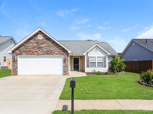 326 Rivers Edge Cir, Simpsonville, SC 29680