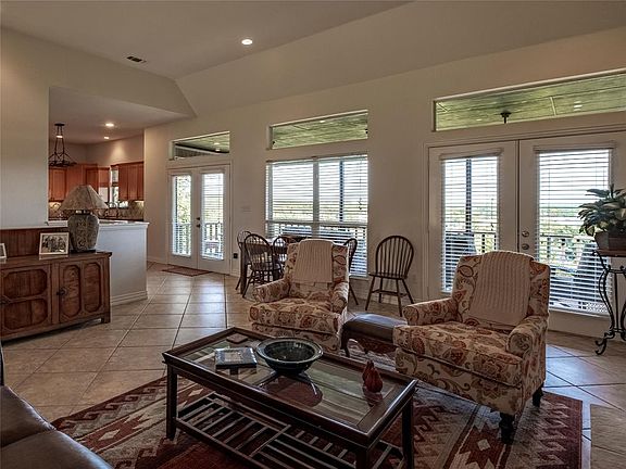 4th image of 1504 S Chisholm Trl