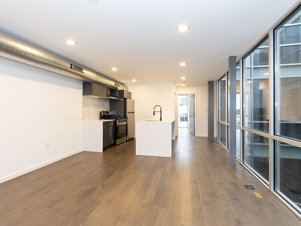 1st image of 1941 N Marshall St #4