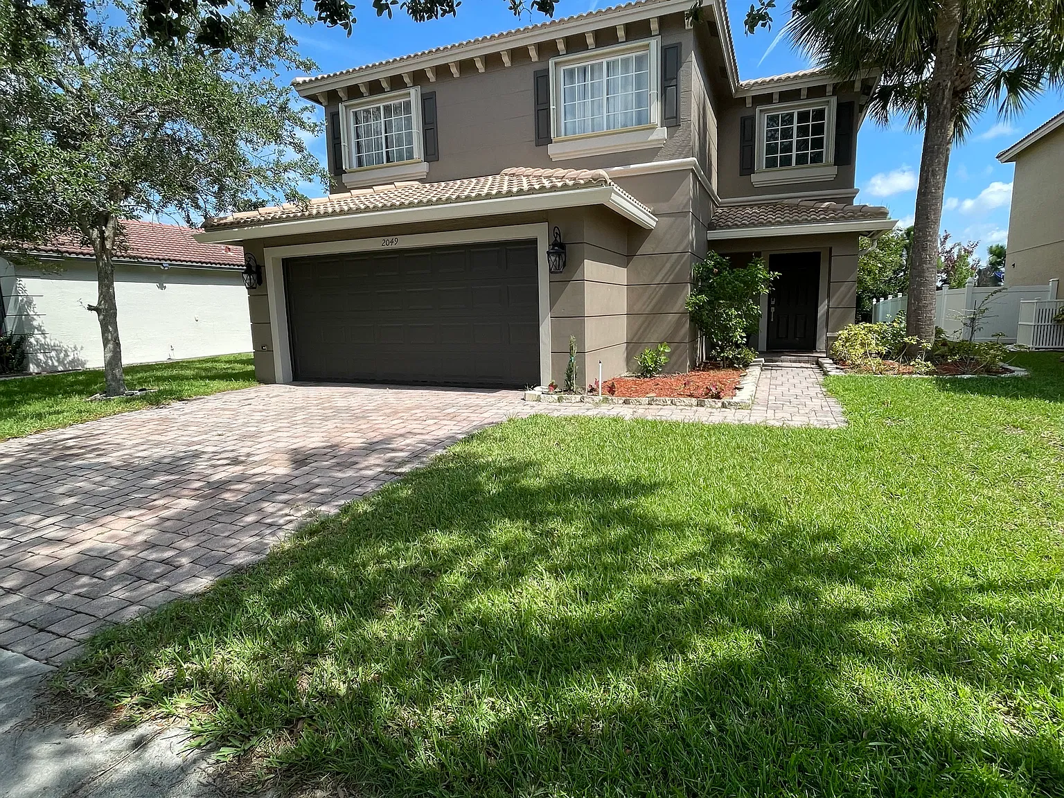 4 bed, 2.5 bath, 2595 sqft, $3,100 — Photo 2