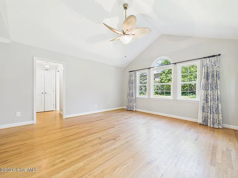 2912 Oberlin Rd — Photo 27