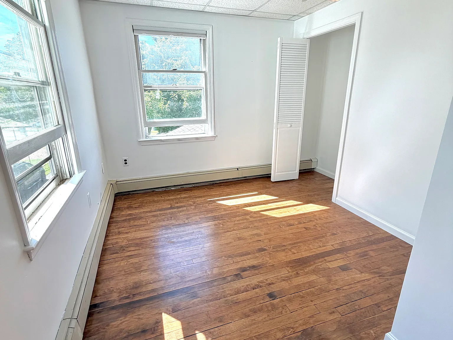 3 bed, 1000 sqft, $2,350 — Photo 3