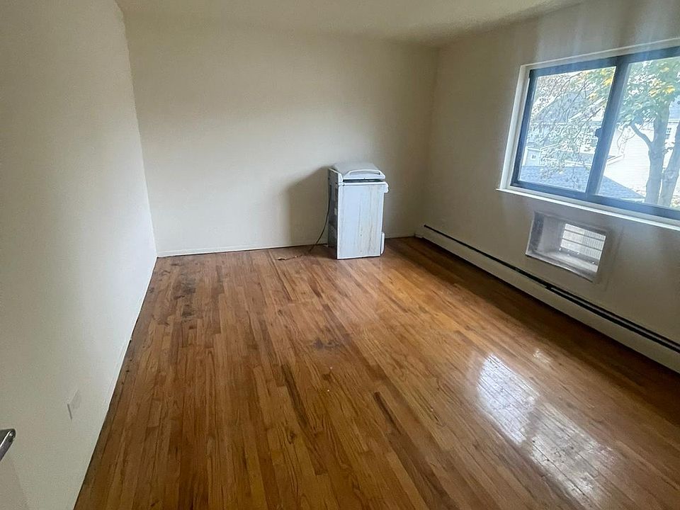 2nd image of 8716 Winchester Blvd APT 5B