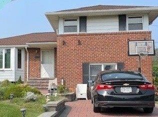 12 Avon Rd, Farmingdale, NY 11735