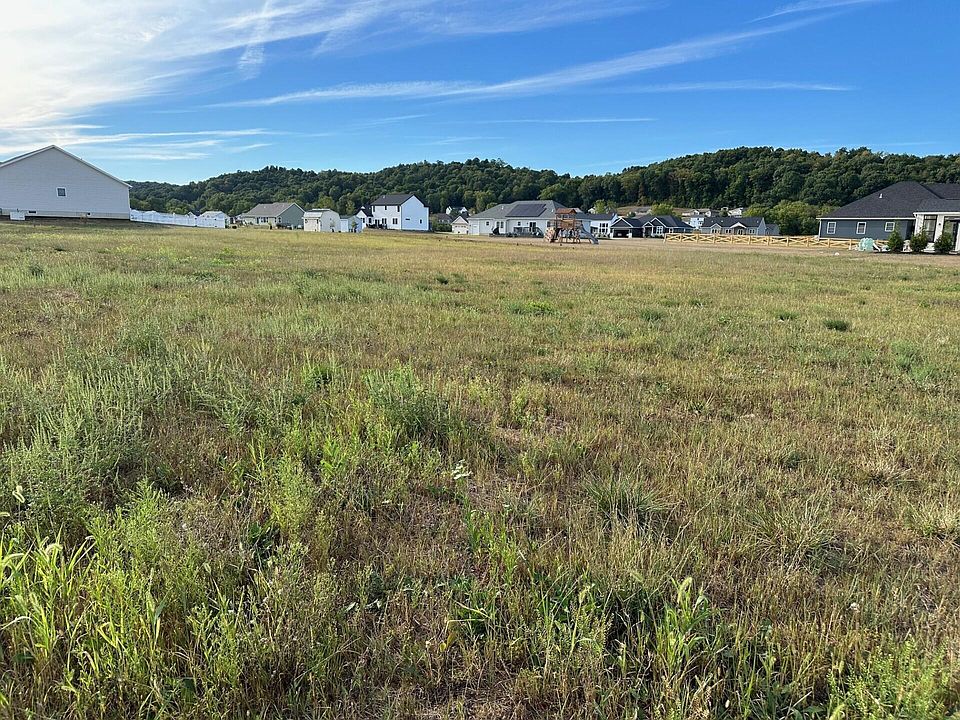2nd image of 816 Mandy Ln