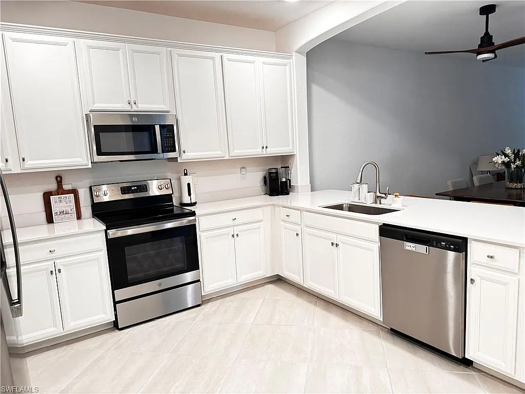 3 bed, 2.0 bath, 1389 sqft, $2,200 — Photo 1