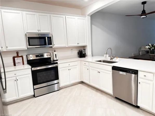 2084 Wellington St, Naples, FL 34120