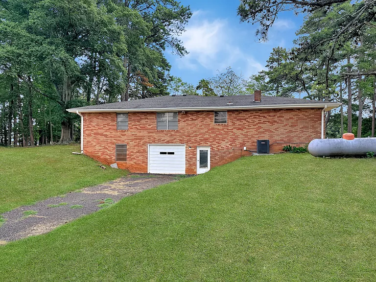 1595 Tulip Ln — Photo 13