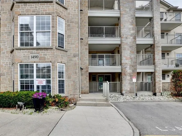 1490 Bishops Gate #107, Oakville, ON L6M 4N3
