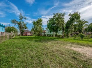 1126 Luzon St, Houston, TX 77009