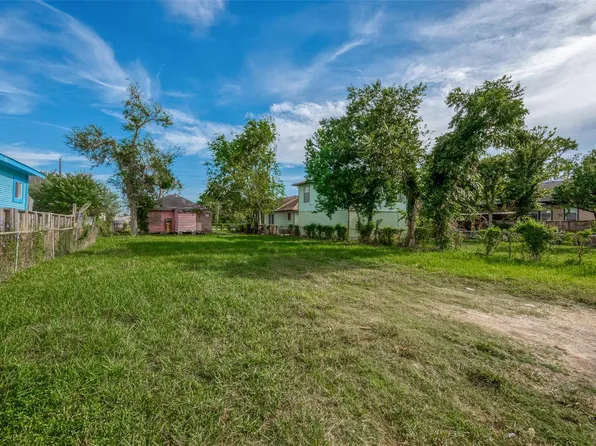 1126 Luzon St, Houston, TX 77009