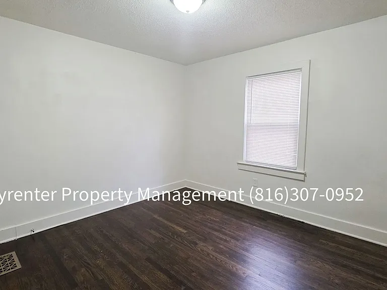 1512 W College St — Photo 7