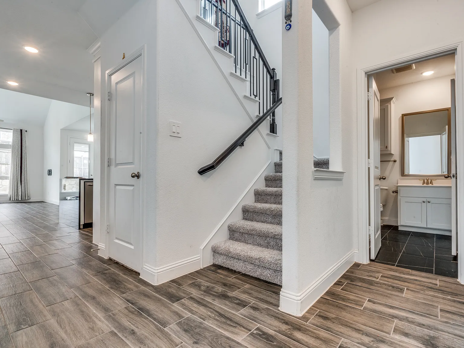 4 bed, 2777 sqft, $3,500 — Photo 4
