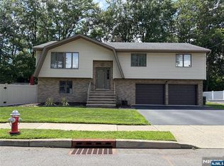 180 S Leswing Ave, Saddle Brook, NJ 07663