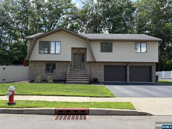 180 S Leswing Ave, Saddle Brook, NJ 07663