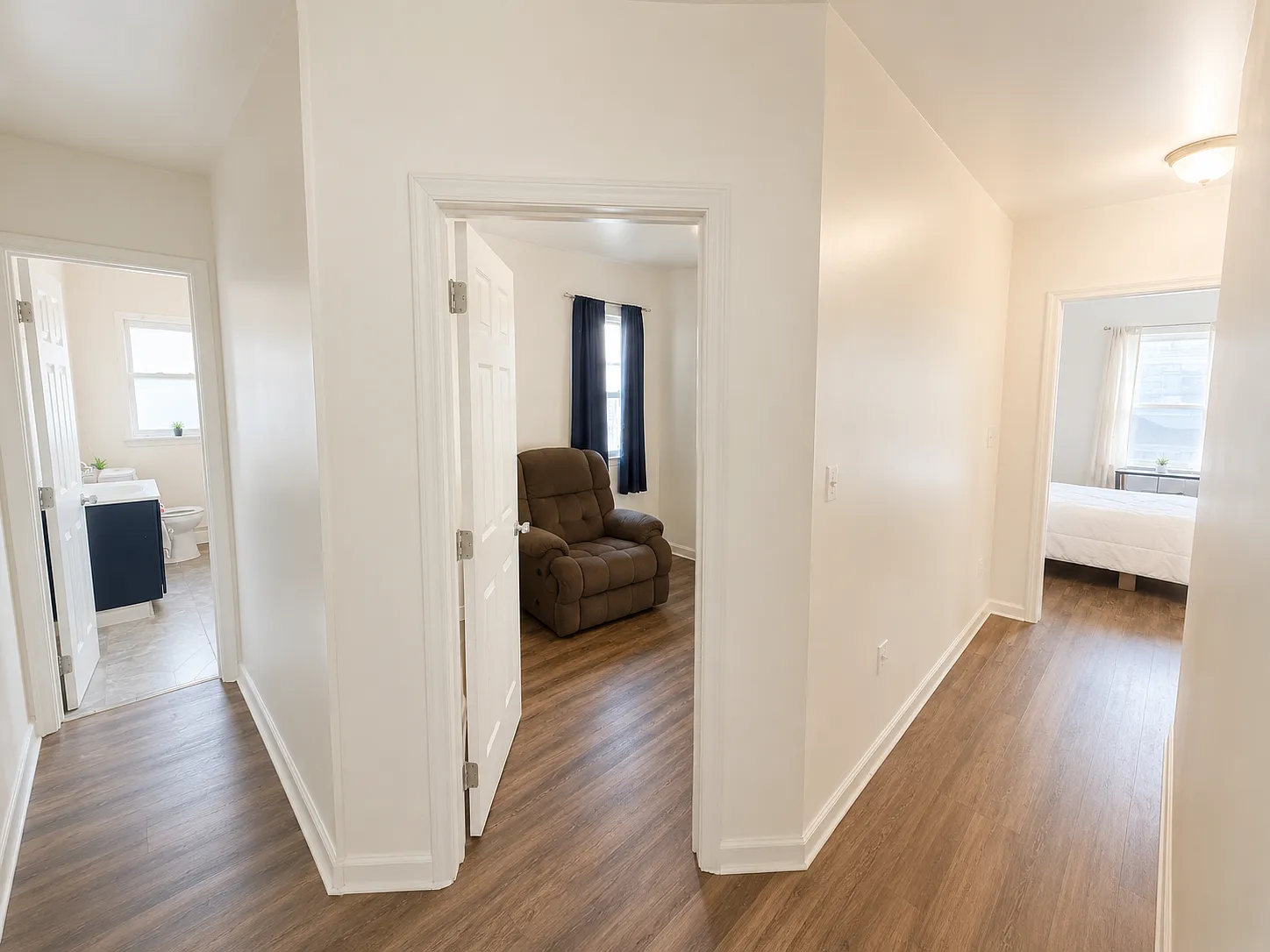 5 bed, 1.5 bath, 1726 sqft, $2,000 — Photo 4