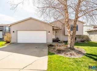 829 S Wheatland Ave, Sioux Falls, SD 57106