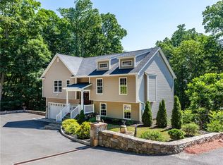 6 Spinning Wheel Dr, New Fairfield, CT 06812