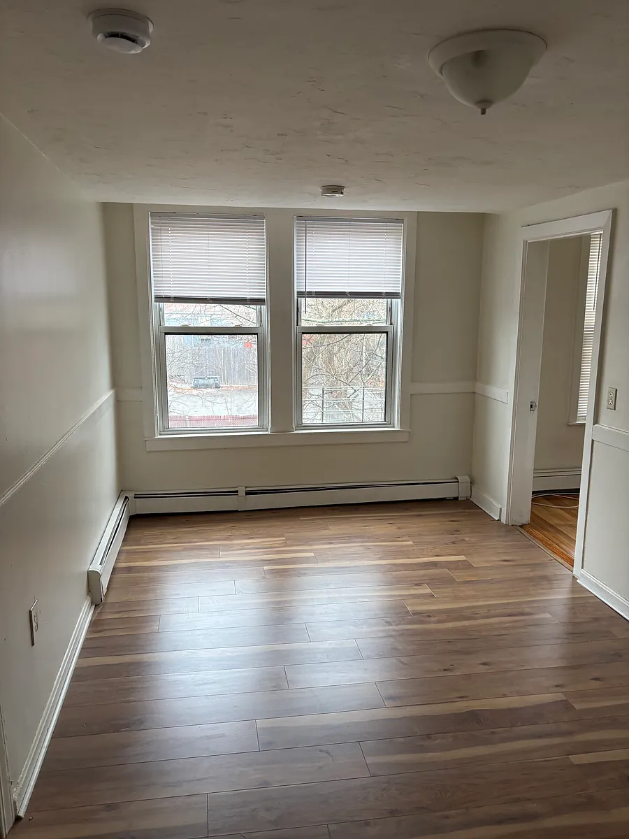 Building Photo - 327 Wood Ave