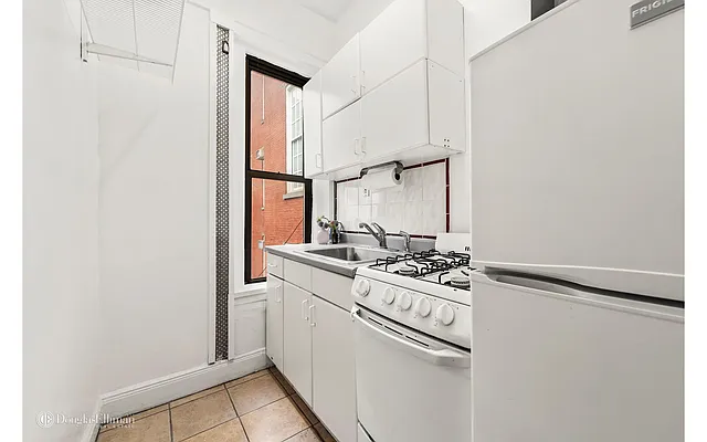 Rented by Douglas Elliman | media 14