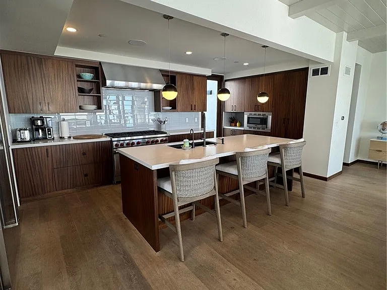 1120 Palm Dr — Photo 10