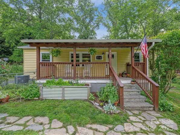 820 Azalea Ave, Black Mountain, NC 28711