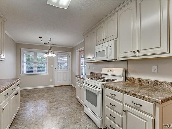 4th image of 2007 Lenox Dr