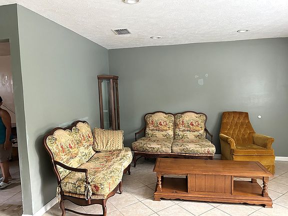 3rd image of 311 Walnut St