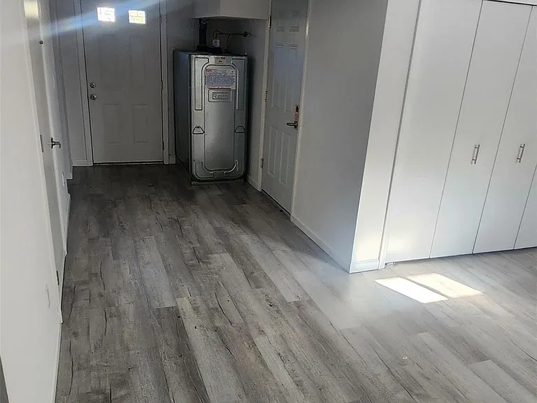 1524 Express Dr S — Photo 12