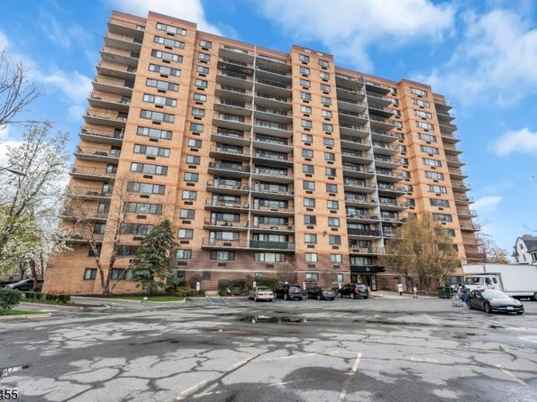 60 Parkway Dr #8E, East Orange City, NJ 07017