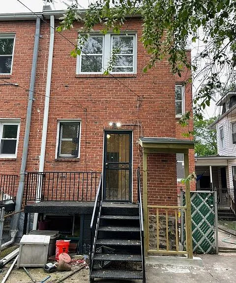3920 Fairview Ave — Photo 3