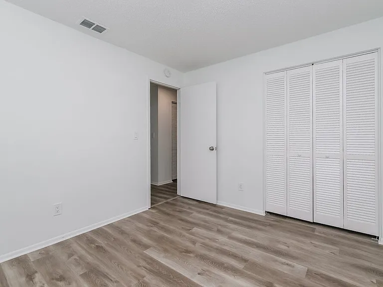 714 Crimson King Trce — Photo 14