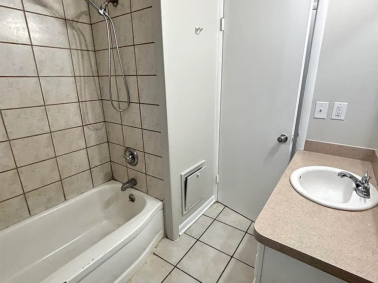 3815 Wedgewood Dr — Photo 13