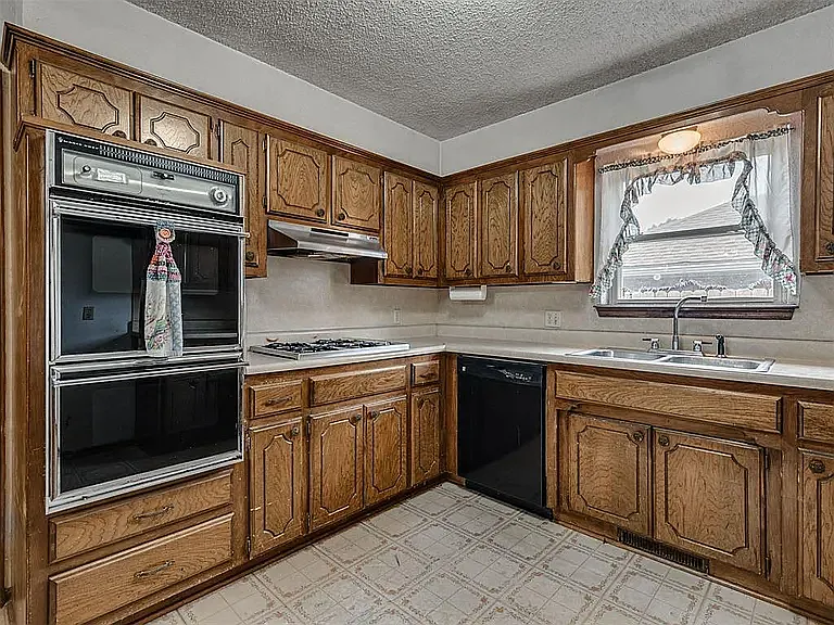 813 N Parkview Cir — Photo 26