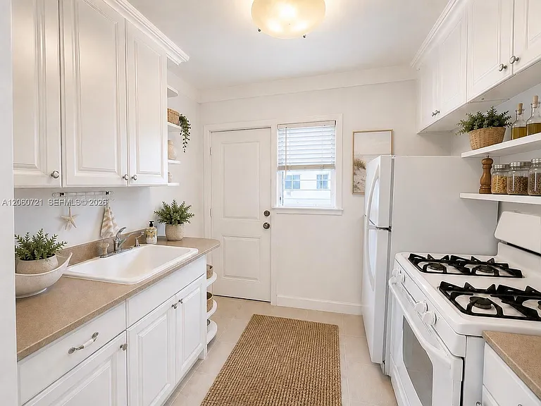 7407 Byron Ave #3 — Photo 14