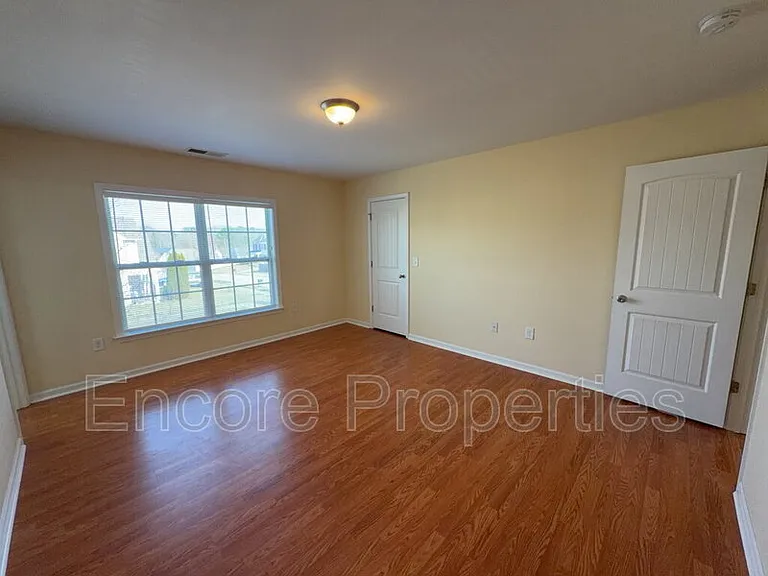 912 Custom Oak Ln — Photo 9