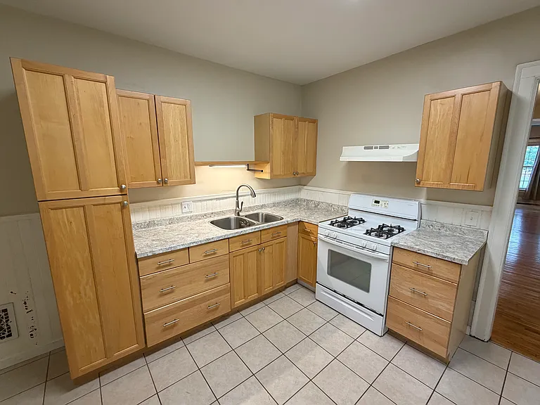 37 Bremen St — Photo 11