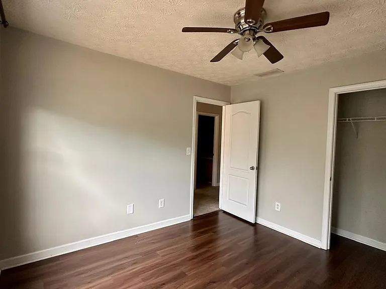 8012 Abington Dr — Photo 15