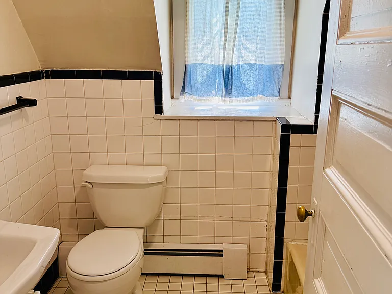 469 Whitney Ave #8 — Photo 17