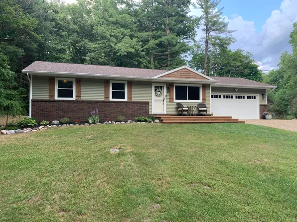45185 32nd St, Paw Paw, MI 49079