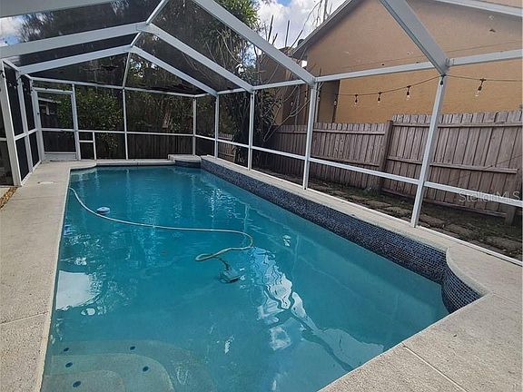 Oversized Caged Pool