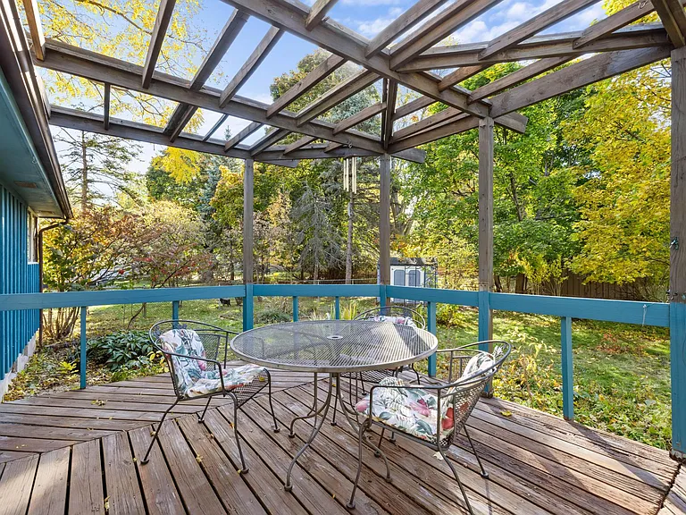 326 Cadman Dr — Photo 18