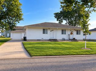 1516 Starview Dr, Cedar Falls, IA 50613