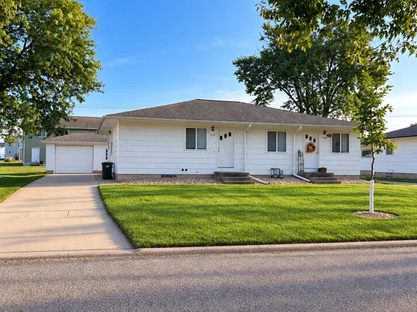 1516 Starview Dr, Cedar Falls, IA 50613