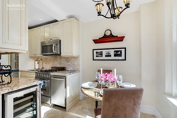 Sold by Sotheby's International Realty | media 13