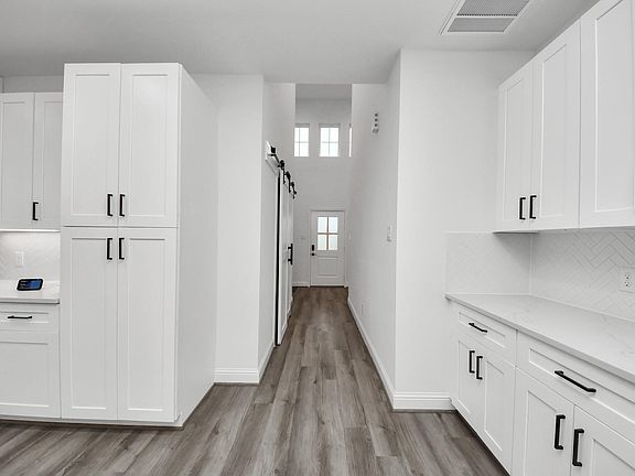 4th image of 12015 Rockview Dr