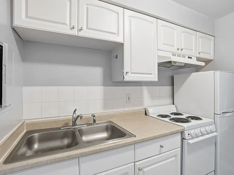 547 E Fairview Ave — Photo 6